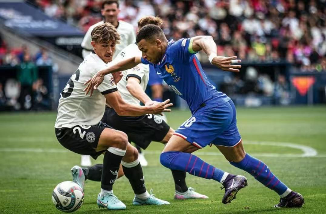 kaiyun-姆巴佩:输球时不会哭但受伤时会;我今年赢不了金球奖