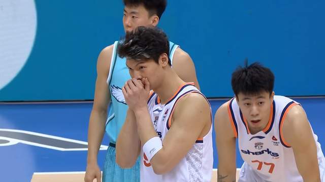 kaiyun-上海男篮8连胜登顶，王哲林11中10砍21+8 启用11人轮换 全部得分