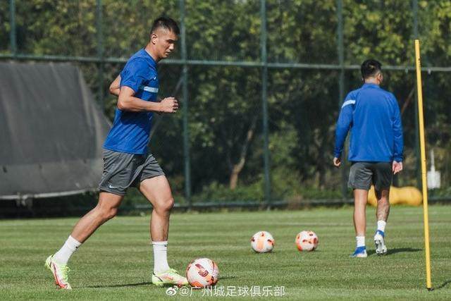 kaiyun-广州城集结老将肖智现身训练场 俩外援月底归队