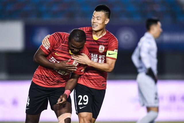 开云体育APP下载-【中超】谭龙闪击破门后伤退 长春亚泰1比0深圳队