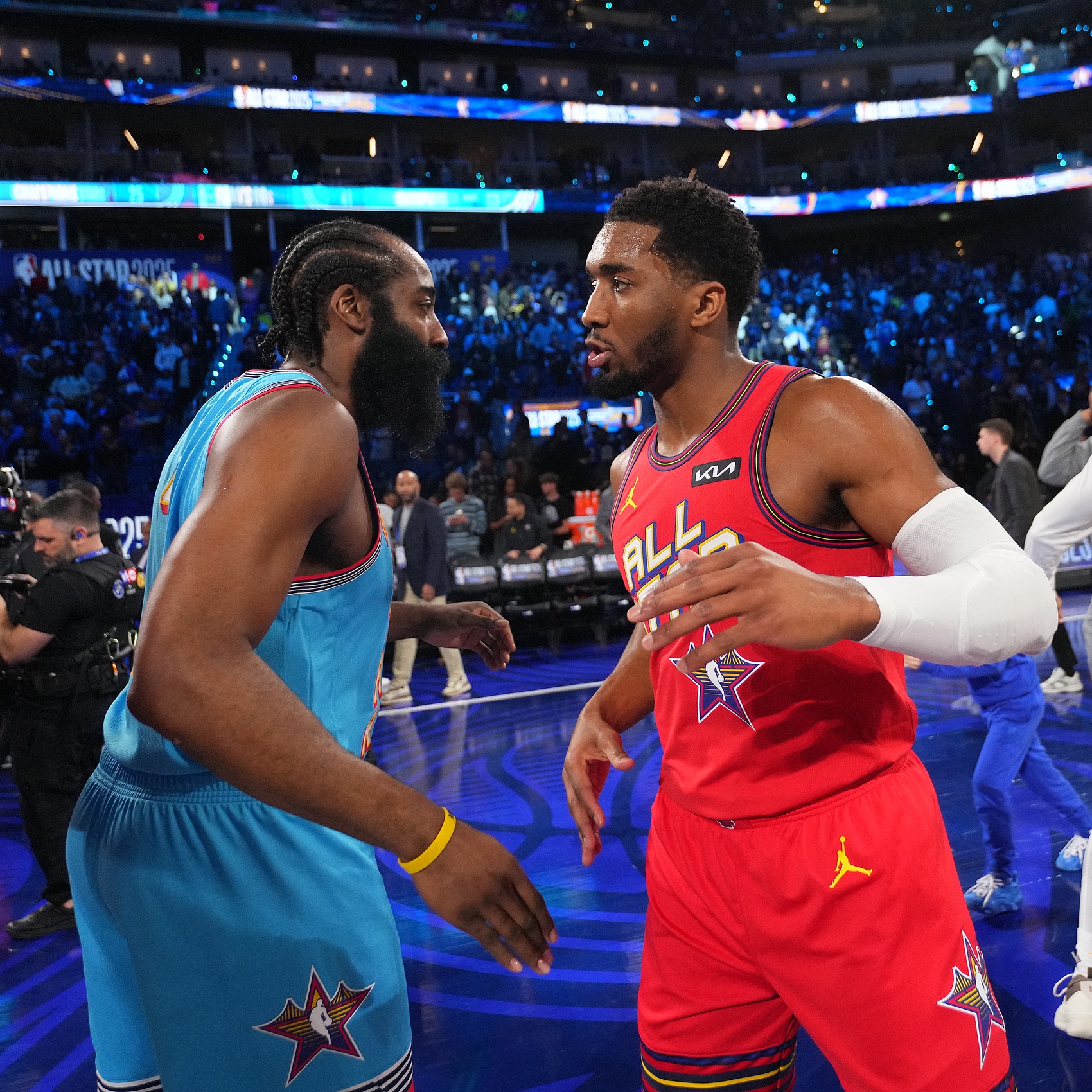 开云体育APP下载-骑士为说服米切尔续约拼了！换哈登组豪阵 他们能冲出混乱东部？