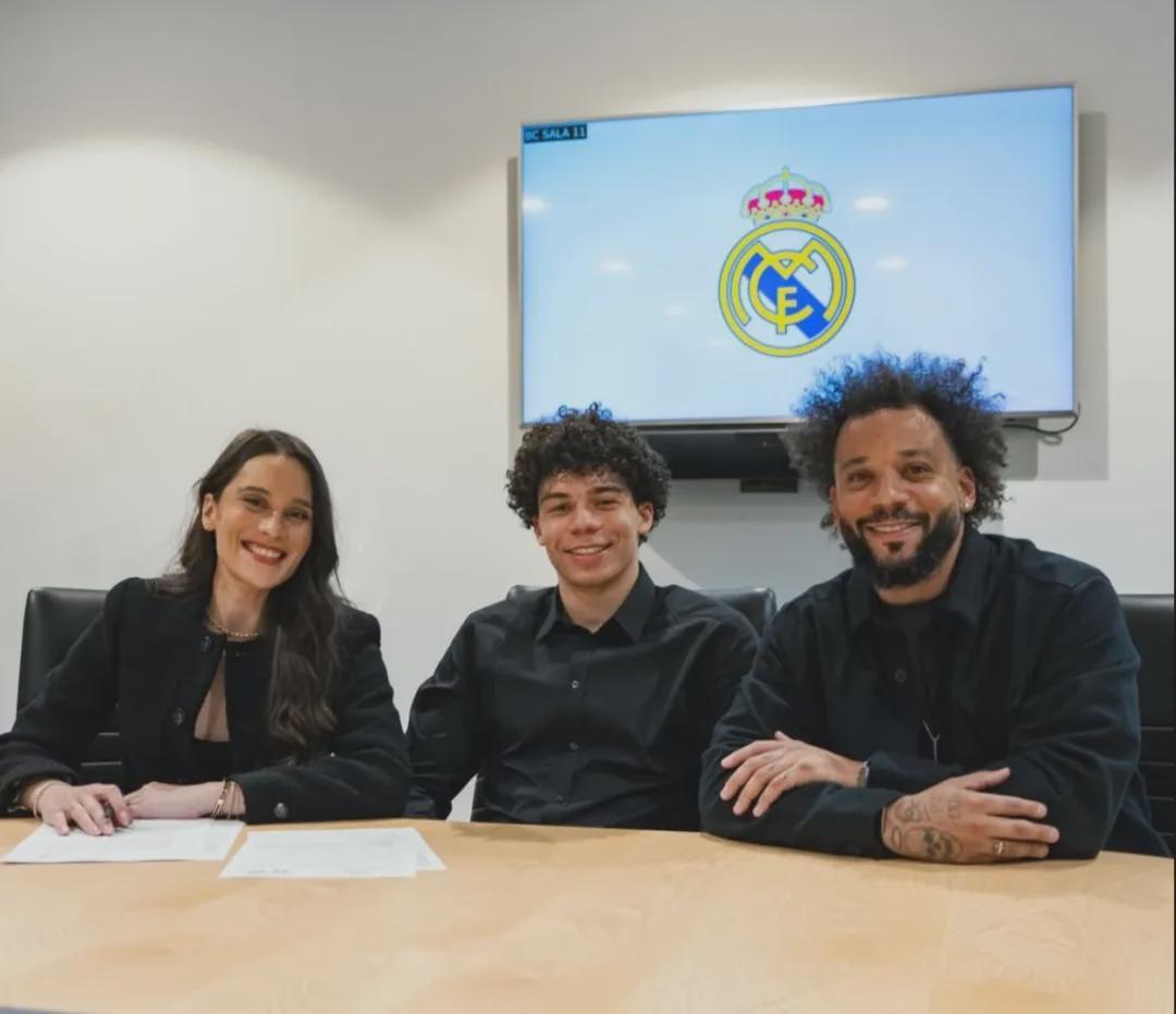 开云体育官网-官方：切尔西签下后防新星！罗马诺：巴萨本周续约费尔明！