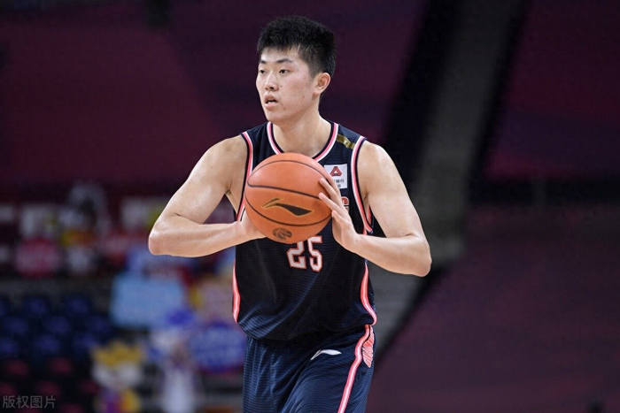 开云体育APP下载-杜锋背锅!重用25岁前锋,场均1.6分,打7年没长进,接班周鹏无望|张皓嘉|杜润旺|广东|小前锋|广东男篮_新浪体育_新浪新闻